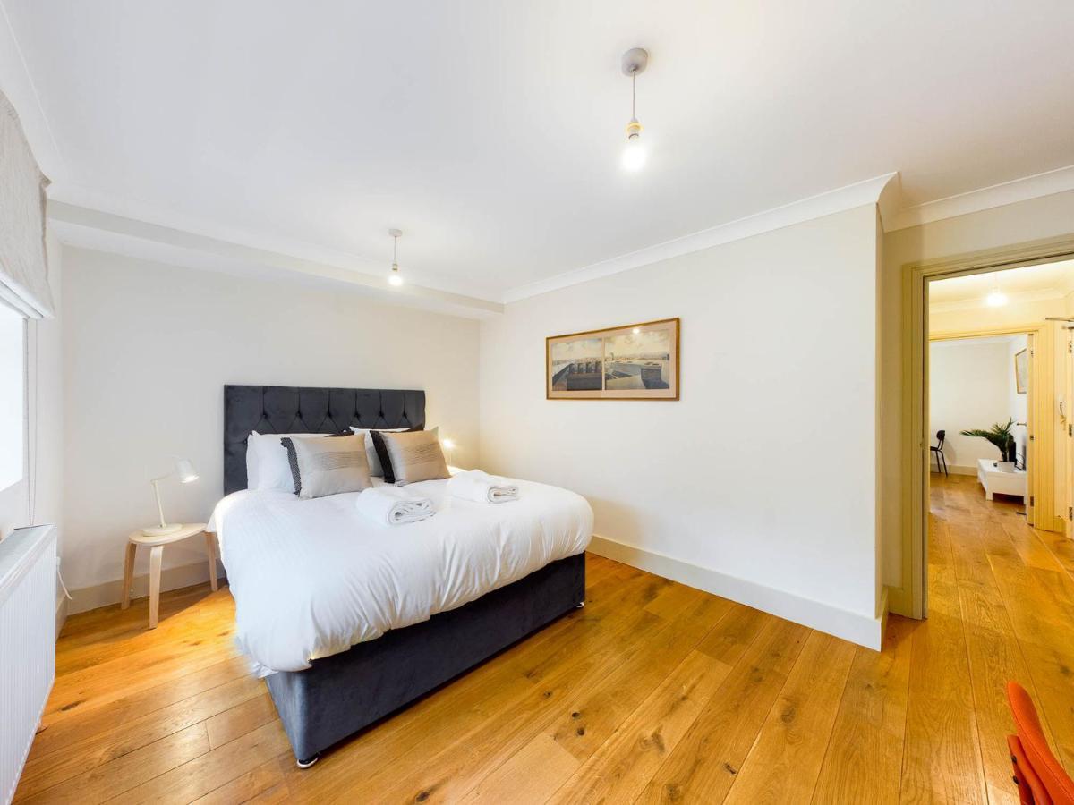 Redhill Town Centre Apartments By Livingo Экстерьер фото