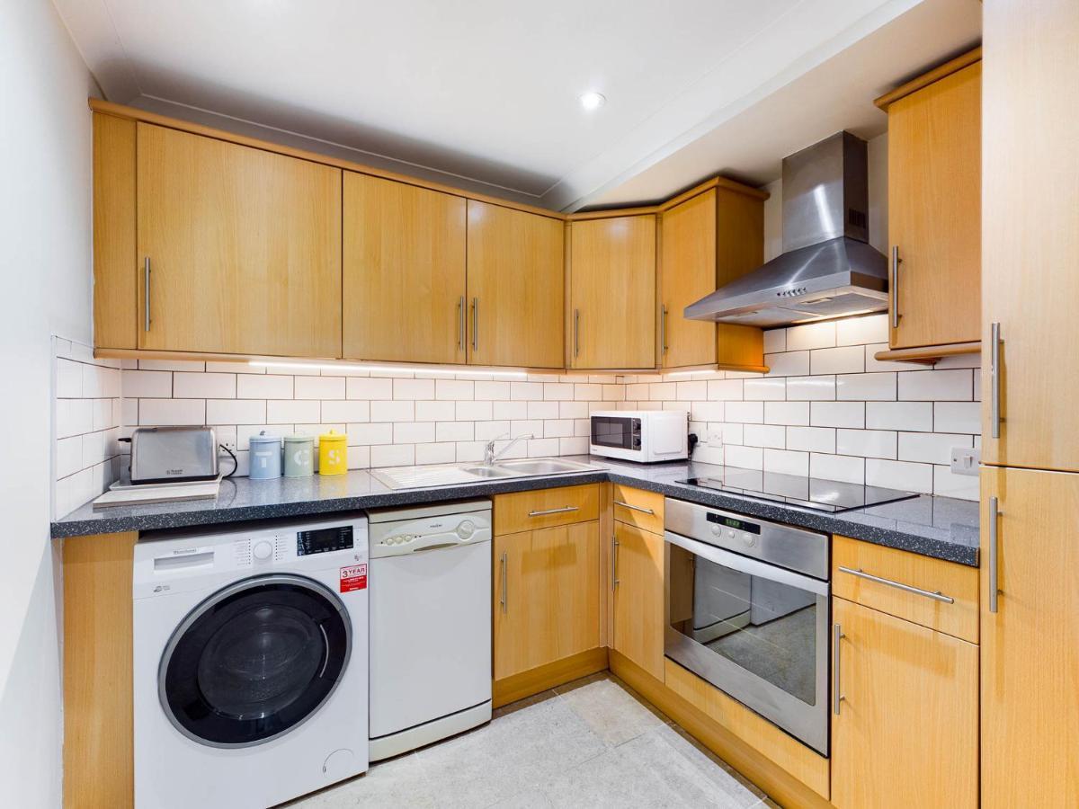 Redhill Town Centre Apartments By Livingo Экстерьер фото