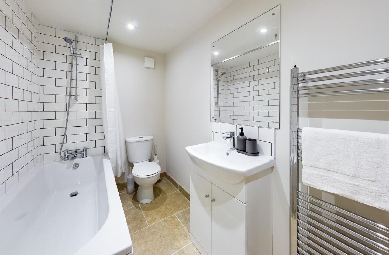 Redhill Town Centre Apartments By Livingo Экстерьер фото