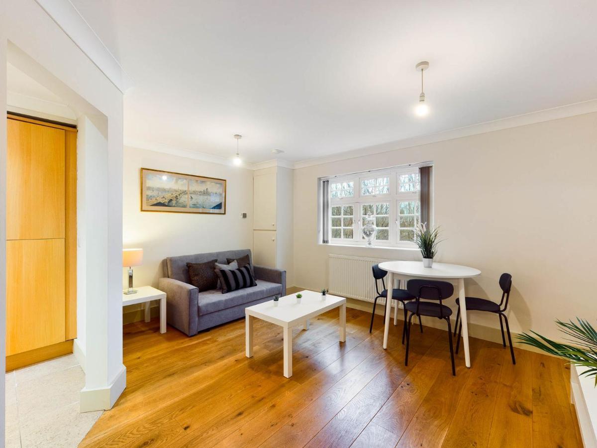 Redhill Town Centre Apartments By Livingo Экстерьер фото