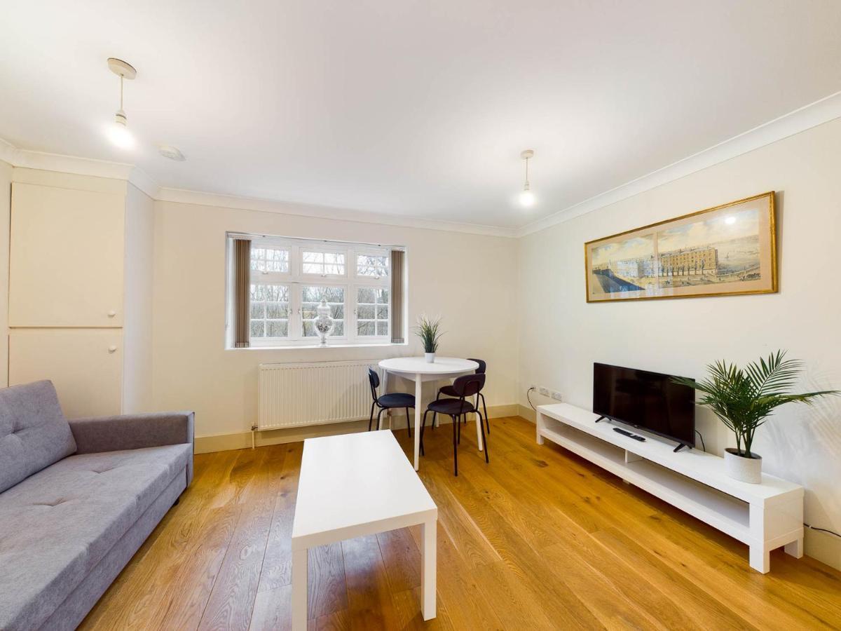 Redhill Town Centre Apartments By Livingo Экстерьер фото