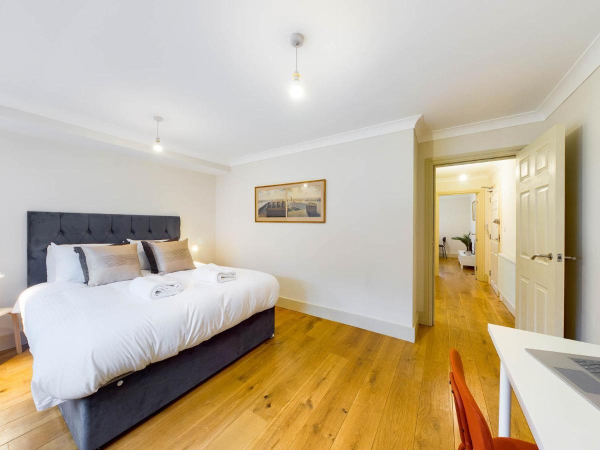 Redhill Town Centre Apartments By Livingo Экстерьер фото