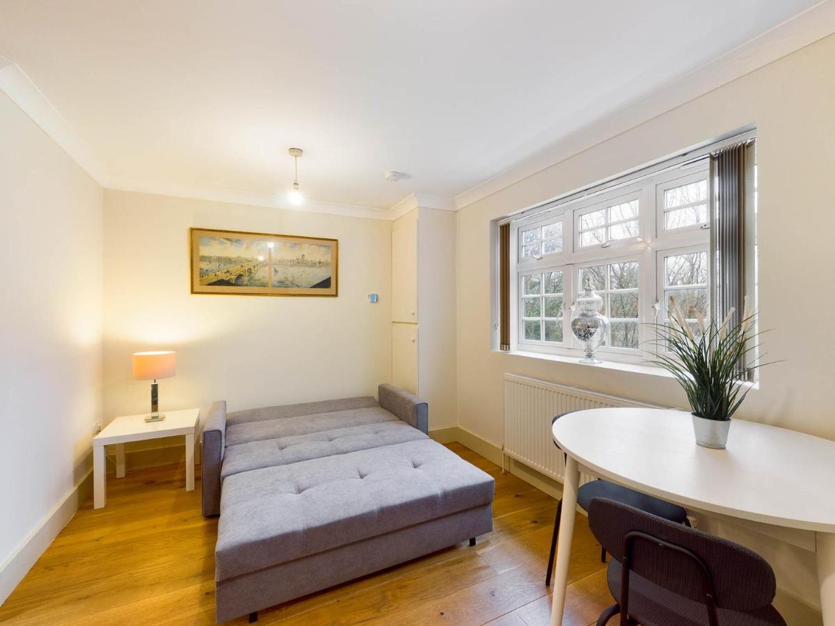 Redhill Town Centre Apartments By Livingo Экстерьер фото